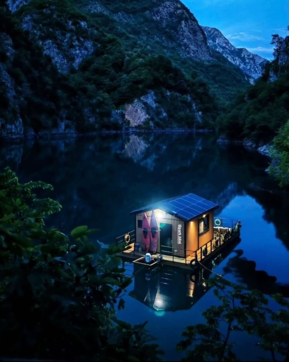 Floating House “Blini”